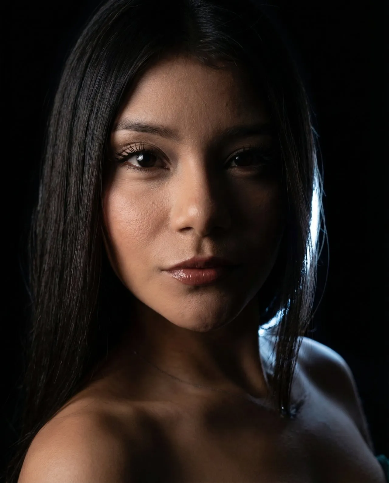 Low-Key Split-Light Studio Portrait — Dramatic Photoreal Headshot
