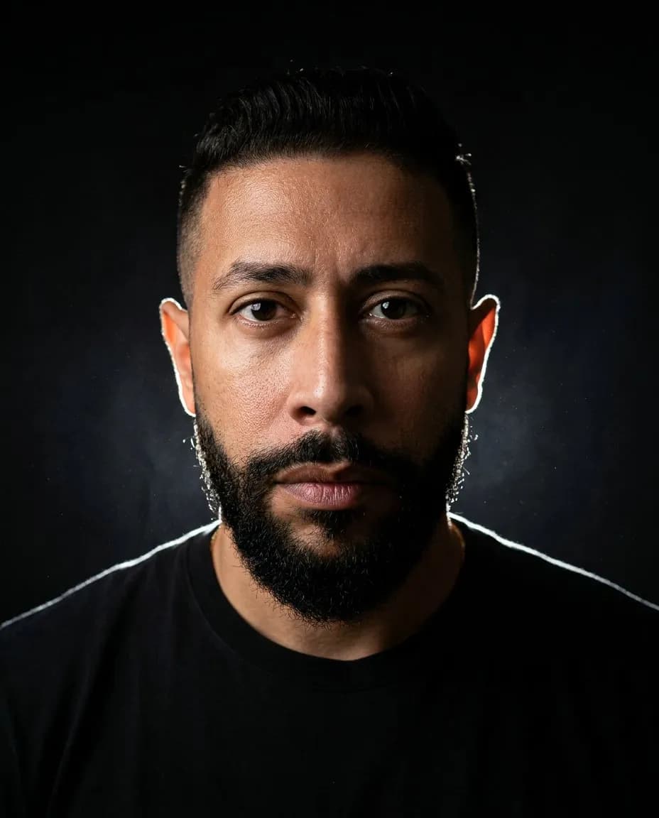 Cinematic Low-Key Studio Portrait with Dramatic Rim Lighting
