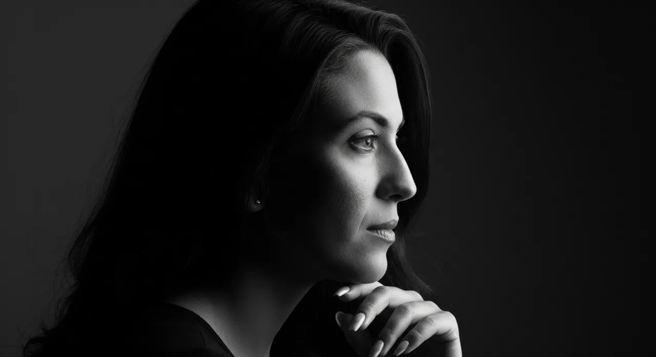 Monochrome Side-Profile Silhouette Portrait