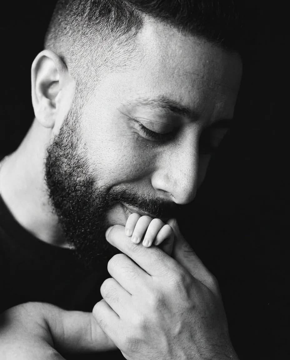 Intimate Black-and-White Documentary Portrait with Soft Natural Light